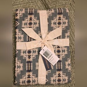 Pendleton Chief Joseph NWT pkg of 2 dish towels